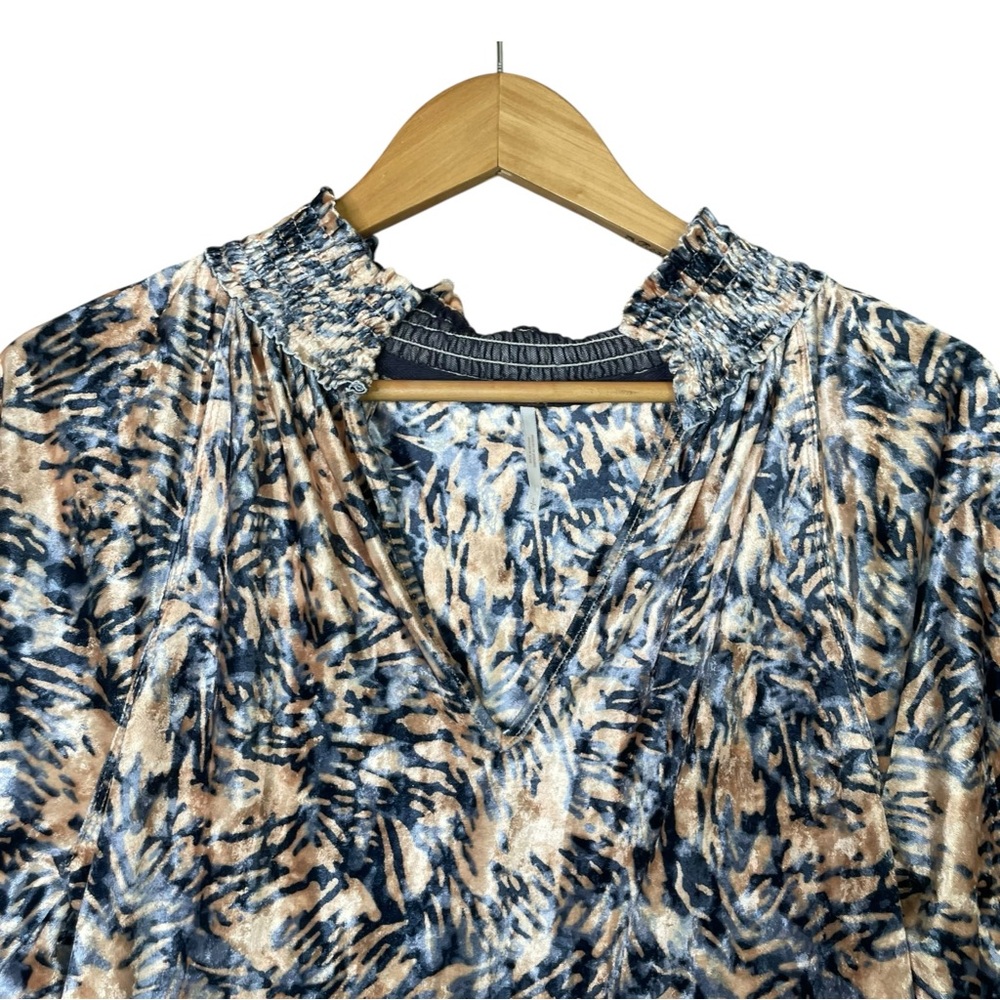 Free People Go Get 'Em Crushed Velvet Balloon Sleeve Blouse Small Animal print L - Picture 4 of 12